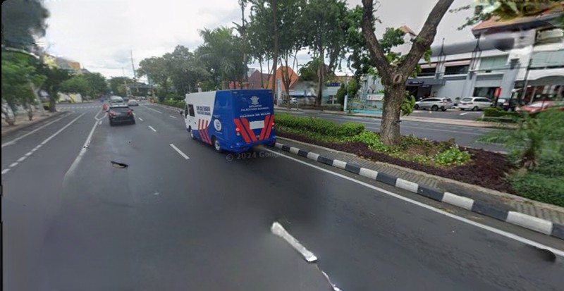 Dijual / Disewakan 832 m2 Rumah Raya Darmo - Dr. Soetomo - Tegalsari - Hadap Nol Jalan Raya Kembar Komersial Surabaya Pusat Kota - Tidak Cagar Budaya - Parkiran Masuk 20 Mobil Luas - Surat SHM - Dekat