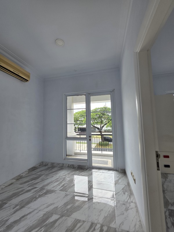 Rumah di Kota Wisata per tahun posisi boulevard