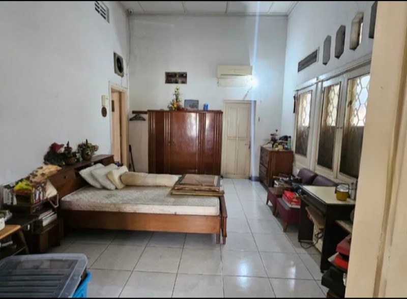Dijual 486 m2 Rumah Hook Surabaya Pusat Kota - Jalan Wr. Supratman - Jalan Mh Thamrin - kel.Dr. Soetomo - kec.Tegalsari - Cocok Buat Segala Usaha - Komersial Area