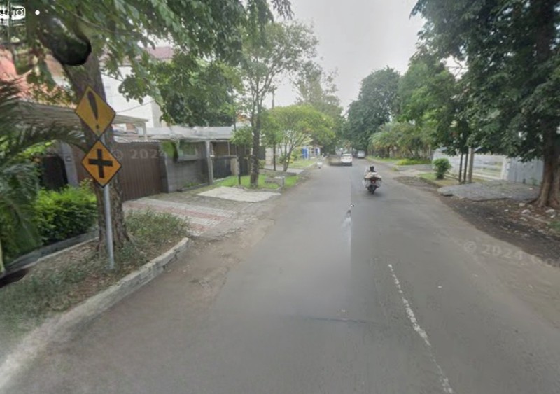 Dijual 486 m2 Rumah Hook Surabaya Pusat Kota - Jalan Wr. Supratman - Jalan Mh Thamrin - kel.Dr. Soetomo - kec.Tegalsari - Cocok Buat Segala Usaha - Komersial Area
