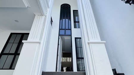 BRAND NEW HOUSE AMERICAN CLASSIC LOKASI STRATEGIS DI BINTARO, TANGERANG SELATAN