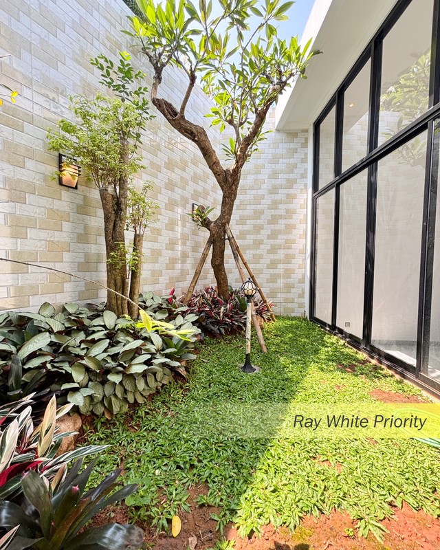 BRAND NEW HOUSE AMERICAN CLASSIC LOKASI STRATEGIS DI BINTARO, TANGERANG SELATAN