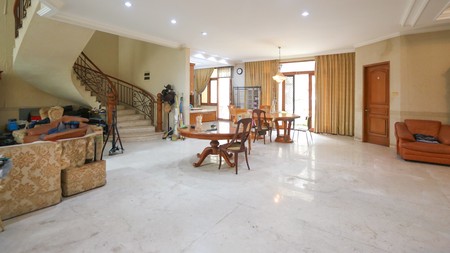 Rumah Mewah di Pondok Indah, Akses Mudah dari Kemang, Jagakarsa