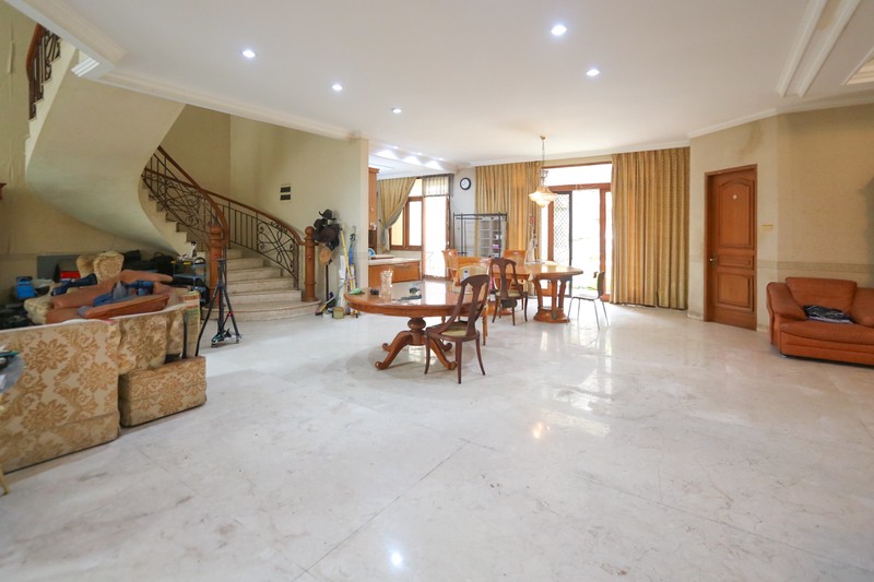 Rumah Mewah di Pondok Indah, Akses Mudah dari Kemang, Jagakarsa