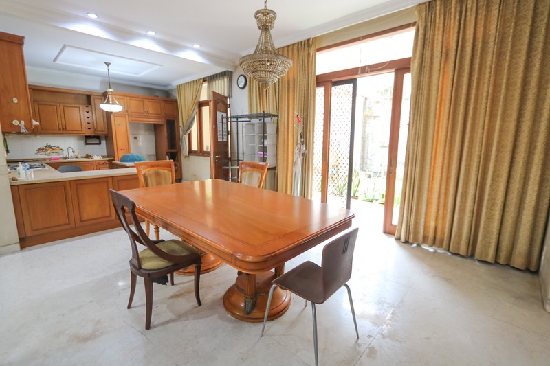 Rumah Mewah di Pondok Indah, Akses Mudah dari Kemang, Jagakarsa