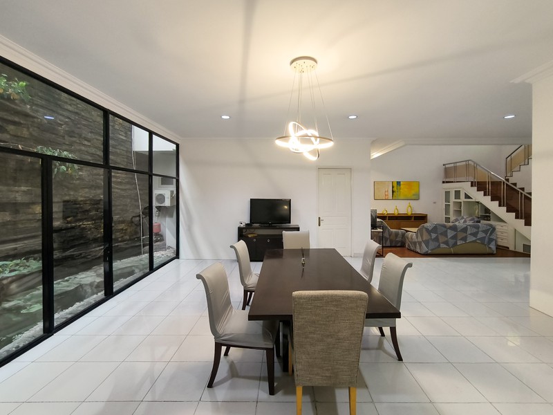 Rumah Bagus Di Taman Kebon Jeruk Jakarta Barat