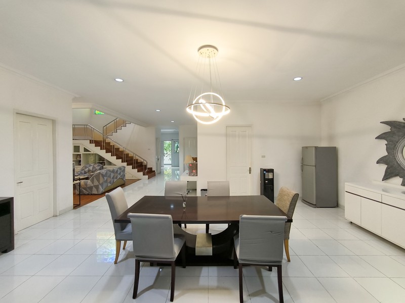 Rumah Bagus Di Taman Kebon Jeruk Jakarta Barat