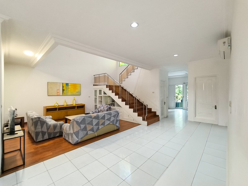 Rumah Bagus Di Taman Kebon Jeruk Jakarta Barat