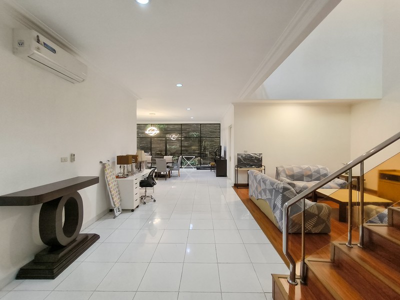 Rumah Bagus Di Taman Kebon Jeruk Jakarta Barat