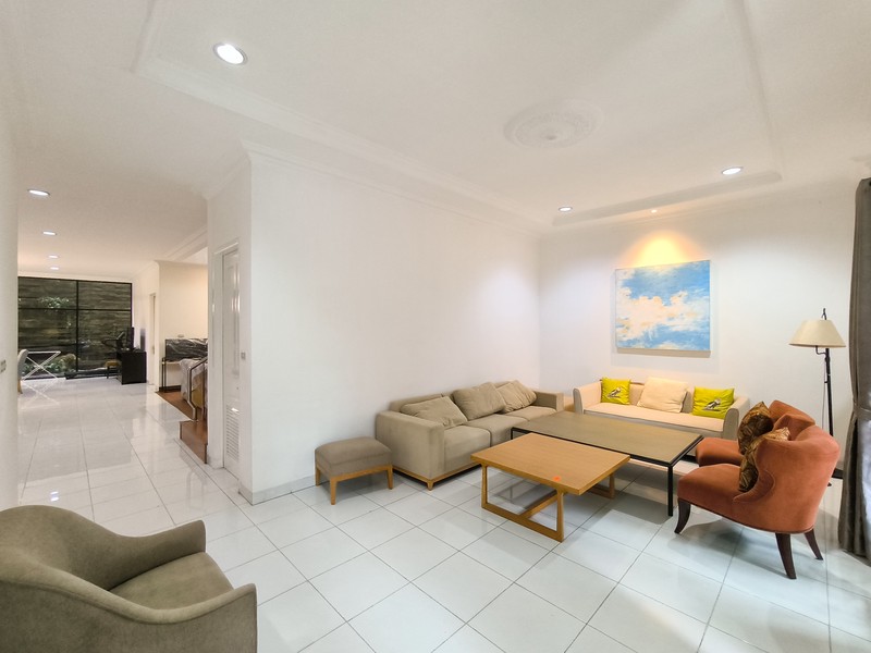 Rumah Bagus Di Taman Kebon Jeruk Jakarta Barat