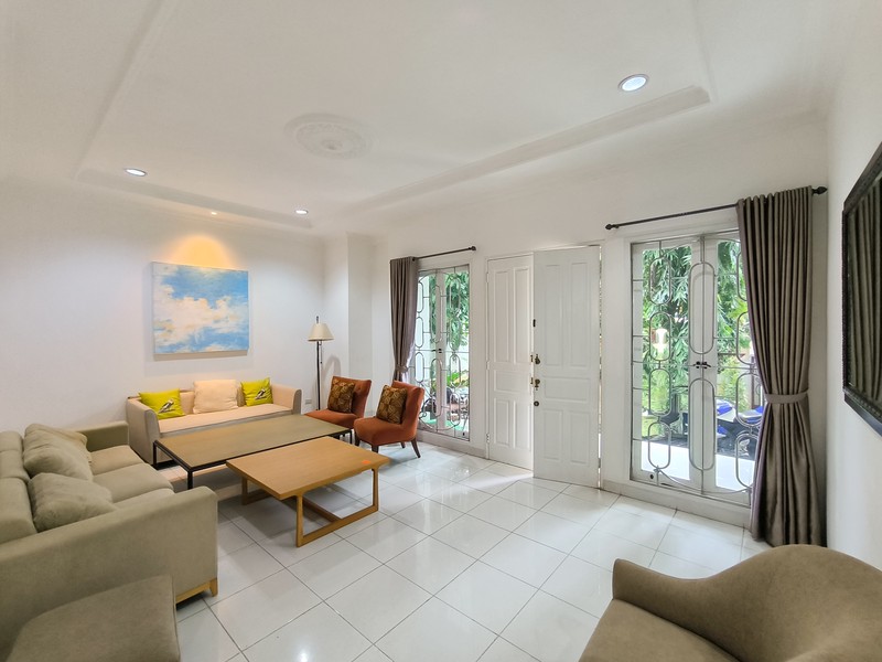 Rumah Bagus Di Taman Kebon Jeruk Jakarta Barat