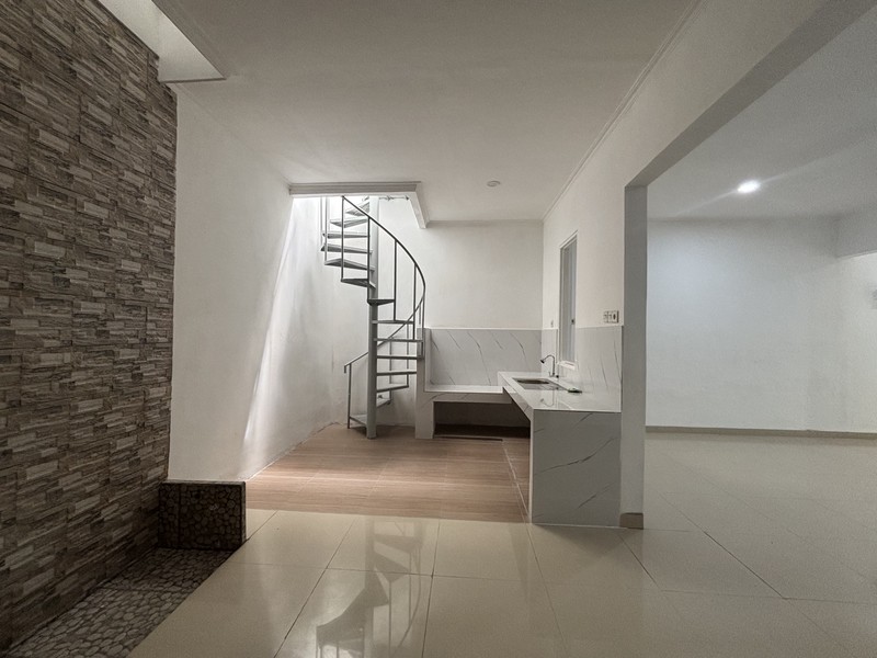 Rumah 2 Lantai Siap Huni di Kota Wisata 