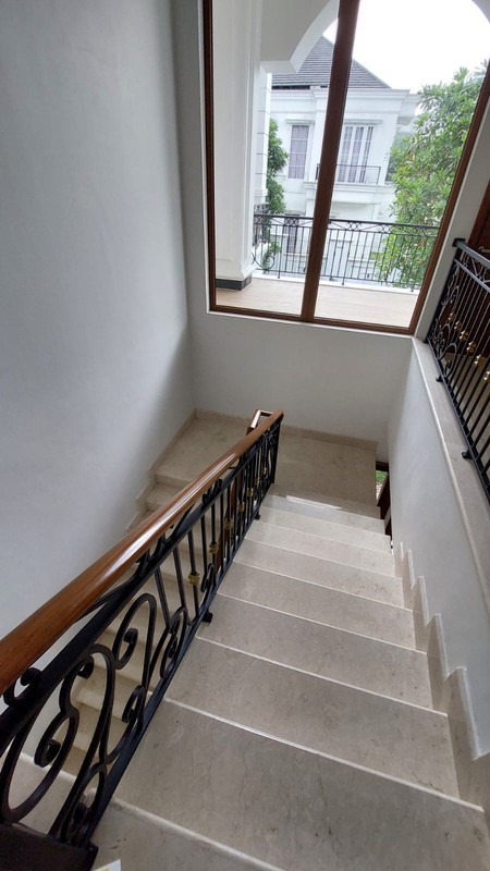 Rumah Mewah Exclusive Cluster Golf Mediterania II Sentul City Bogor