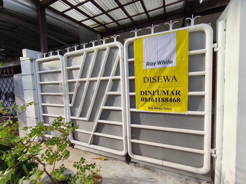 Rumah di Tebet Timur 2 Lantai Akses Jalan 2 Mobil Lega - LT. 80m2 LB. 150m2 