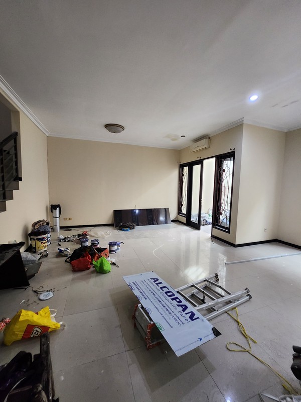 MURAH LUAS Disewakan Rumah Royal Residence Kensington Lokasi Terdepan Dekat Superindo., Showroom Mobil Honda Wiyung, Mitra 10