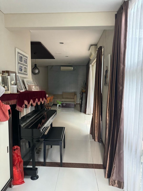 Murah Luas Dijual Rumah Graha Natura Dekat G Walk Citraland, Sekolah Margie, Sekolah Cambridge, Pakuwon Mall, Ptc