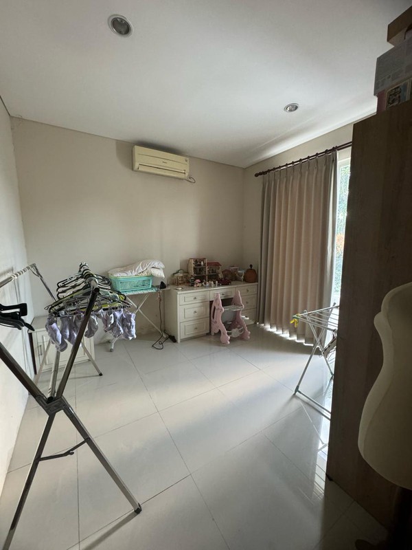 Murah Luas Dijual Rumah Graha Natura Dekat G Walk Citraland, Sekolah Margie, Sekolah Cambridge, Pakuwon Mall, Ptc