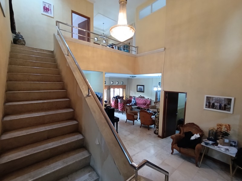 Rumah Mewah 2 Lantai Luas di Komplek Fajar Raya Cimahi - Lingkungan Elite dan Aman 