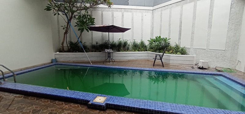 Disewakan Rumah Bagus dengan Kolam Renang - Cipete, Jakarta Selatan