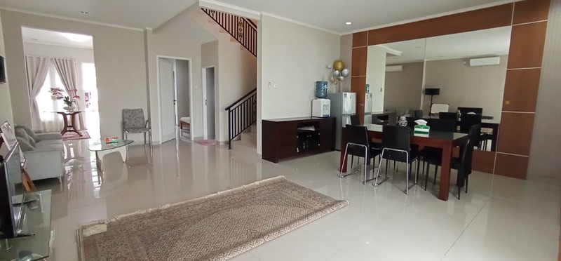 Disewakan Rumah Bagus dengan Kolam Renang - Cipete, Jakarta Selatan