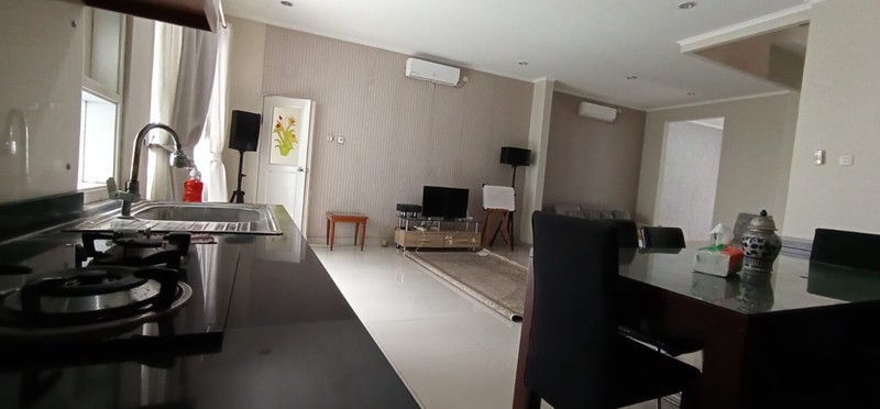 Disewakan Rumah Bagus dengan Kolam Renang - Cipete, Jakarta Selatan