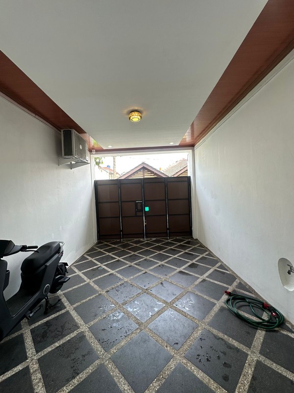 Rumah Modern Full Furnished Dekat Kampus BINUS| Siap Huni | Lokasi Strategis Jakarta Barat