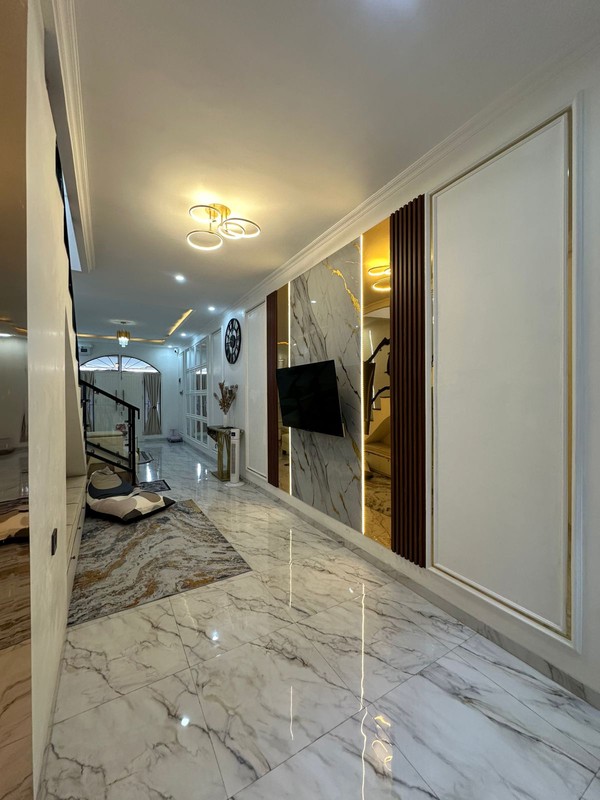 Rumah Modern Full Furnished Dekat Kampus BINUS| Siap Huni | Lokasi Strategis Jakarta Barat