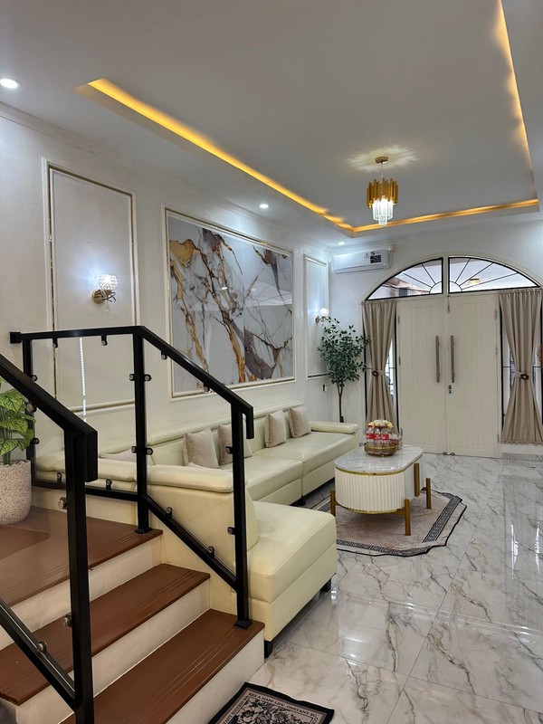 Rumah Modern Full Furnished Dekat Kampus BINUS| Siap Huni | Lokasi Strategis Jakarta Barat