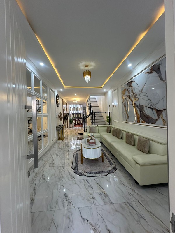 Rumah Modern Full Furnished Dekat Kampus BINUS| Siap Huni | Lokasi Strategis Jakarta Barat