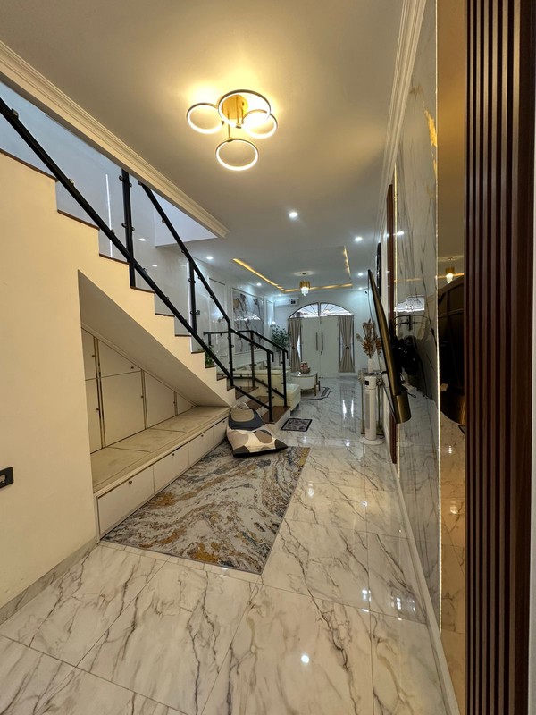 Rumah Modern Full Furnished Dekat Kampus BINUS| Siap Huni | Lokasi Strategis Jakarta Barat