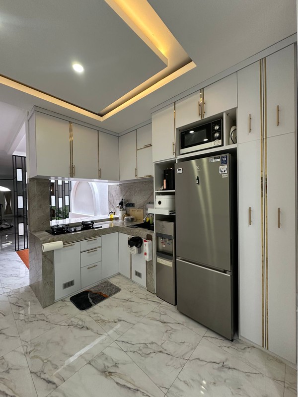 Rumah Modern Full Furnished Dekat Kampus BINUS| Siap Huni | Lokasi Strategis Jakarta Barat