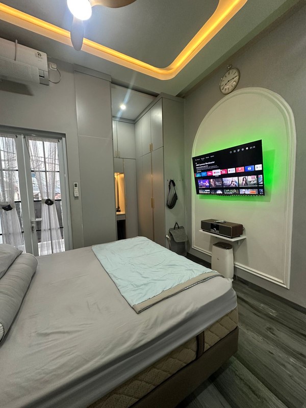 Rumah Modern Full Furnished Dekat Kampus BINUS| Siap Huni | Lokasi Strategis Jakarta Barat