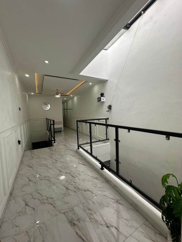 Rumah Modern Full Furnished Dekat Kampus BINUS| Siap Huni | Lokasi Strategis Jakarta Barat