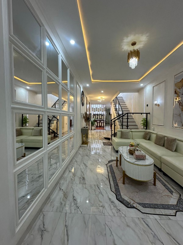 Rumah Modern Full Furnished Dekat Kampus BINUS| Siap Huni | Lokasi Strategis Jakarta Barat