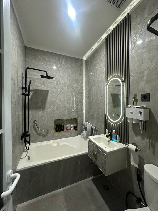 Rumah Modern Full Furnished Dekat Kampus BINUS| Siap Huni | Lokasi Strategis Jakarta Barat