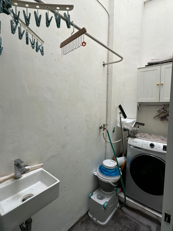 Rumah Modern Full Furnished Dekat Kampus BINUS| Siap Huni | Lokasi Strategis Jakarta Barat