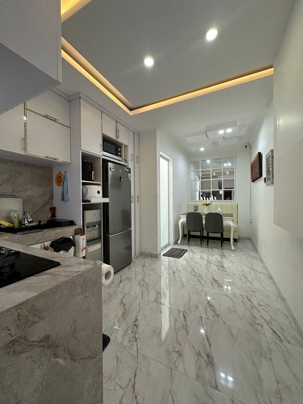 Rumah Modern Full Furnished Dekat Kampus BINUS| Siap Huni | Lokasi Strategis Jakarta Barat