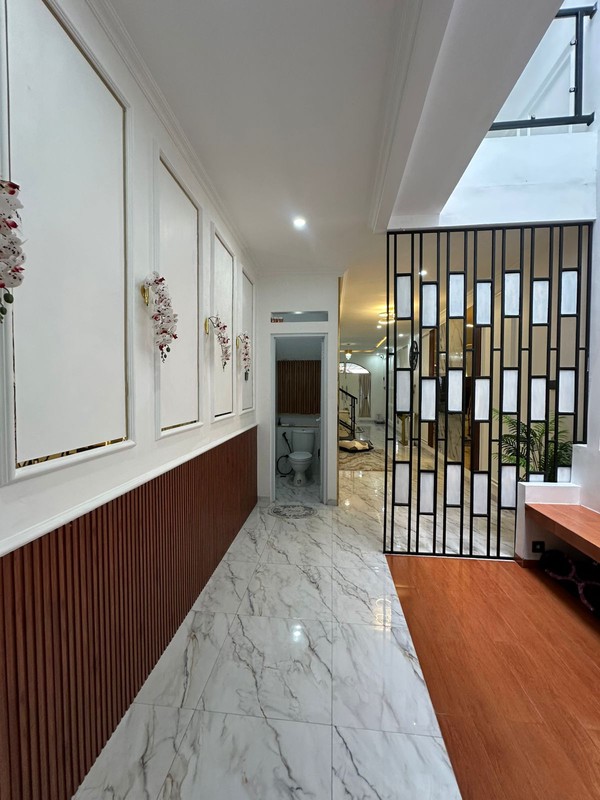 Rumah Modern Full Furnished Dekat Kampus BINUS| Siap Huni | Lokasi Strategis Jakarta Barat