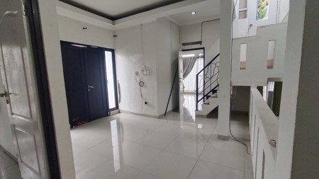 For Sale Rumah dalam townhouse  Komplek Flo Residence, ciputat