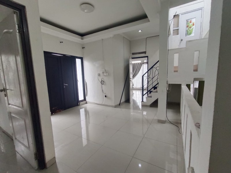 For Sale Rumah dalam townhouse  Komplek Flo Residence, ciputat