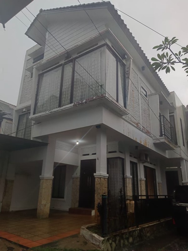 For Sale Rumah dalam townhouse  Komplek Flo Residence, ciputat