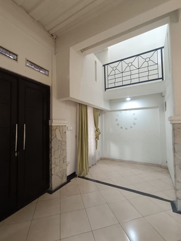 For Sale Rumah dalam townhouse  Komplek Flo Residence, ciputat