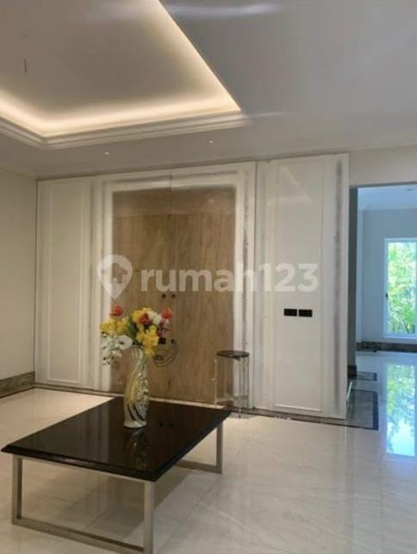 JUAL RUMAH MEWAH GRAHA FAMILI KAWASAN ELIT