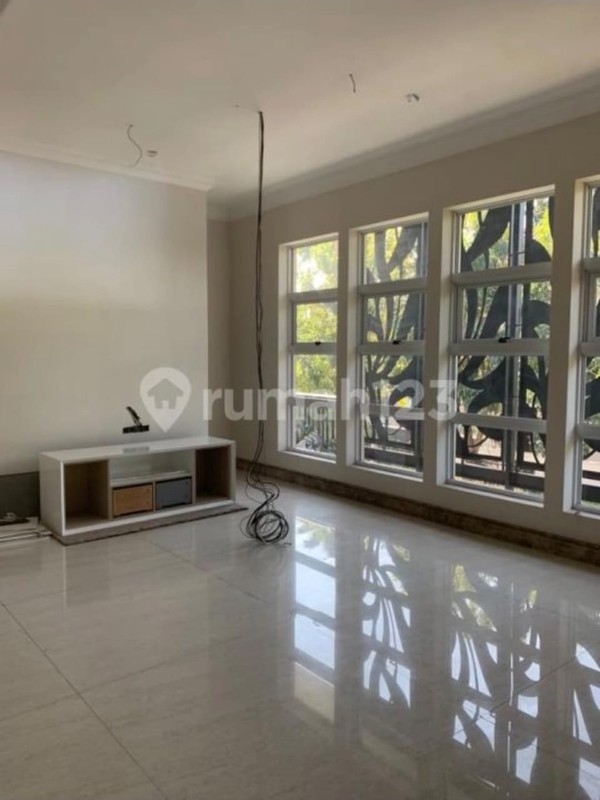 JUAL RUMAH MEWAH GRAHA FAMILI KAWASAN ELIT