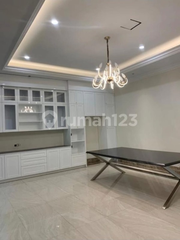 JUAL RUMAH MEWAH GRAHA FAMILI KAWASAN ELIT