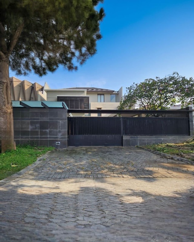 Dijual Rumah Mewah Boulevard Royal Park Citraland Surabaya Barat Siap Huni