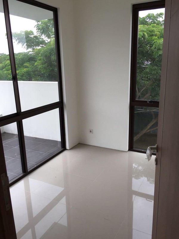 Disewakan Rumah Hook Graha Natura - Garden Ville Surabaya Barat Dekat G Walk Citraland, Pakuwon Mall, Sekolah Cambridge, Sekolah Margie