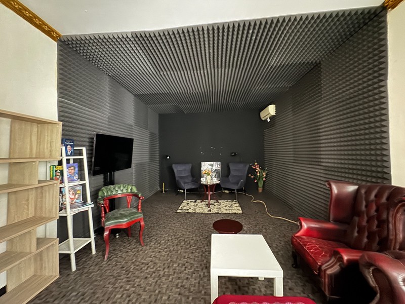 Gedung Kantor Siap Pakai di Jagakarsa - Luas dan Strategis