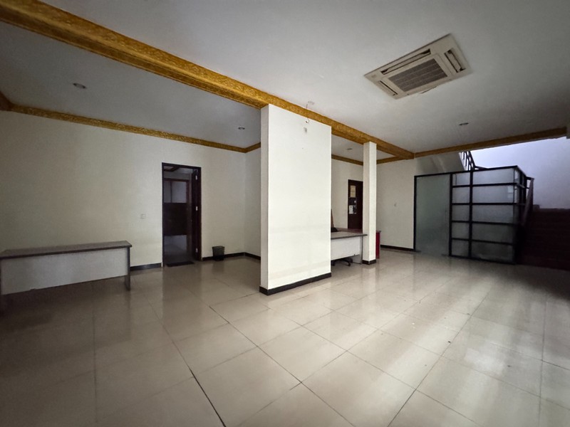 Gedung Kantor Siap Pakai di Jagakarsa - Luas dan Strategis