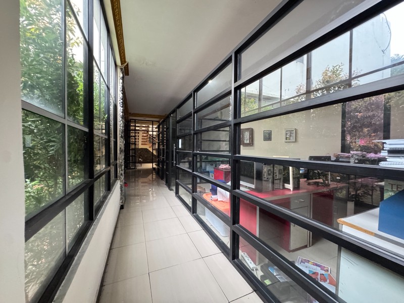 Gedung Kantor Siap Pakai di Jagakarsa - Luas dan Strategis